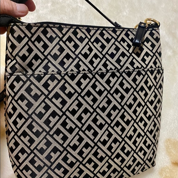 As new Authentic Tommy Hilfiger crossbody - Picture 3 of 6